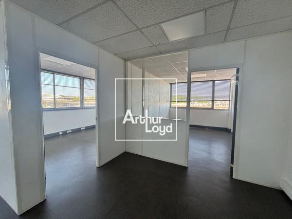 Bureaux à louer à Nîmes 76 m² au 2e étage parking sur site