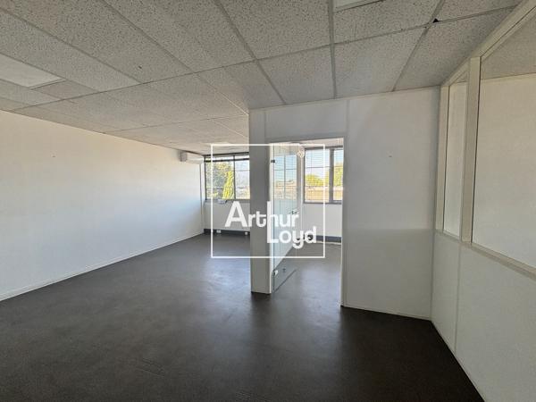 Bureaux à louer à Nîmes 76 m² au 2e étage parking sur site