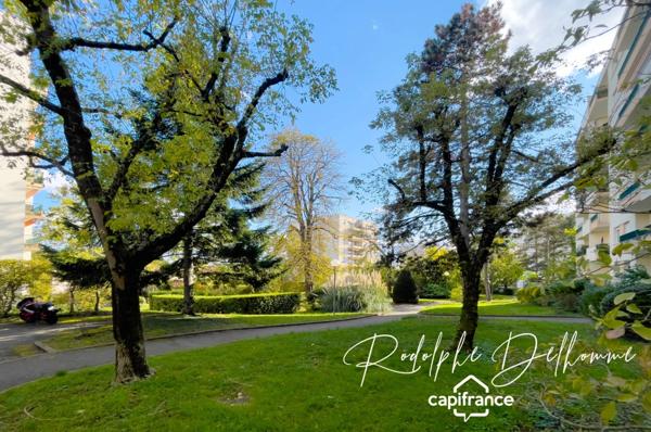 Appartement T4 rénové, dans un cadre verdoyant et sécurisé à La Mulatière avec cave et parking