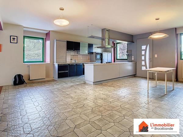 Spacieuse longère de 230 m² à Treffendel en campagne