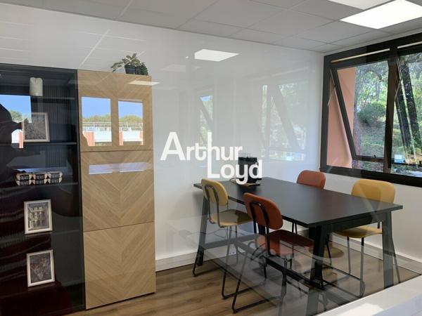 Bureaux à vendre à Valbonne dans immeuble prime avec parkings privatifs
