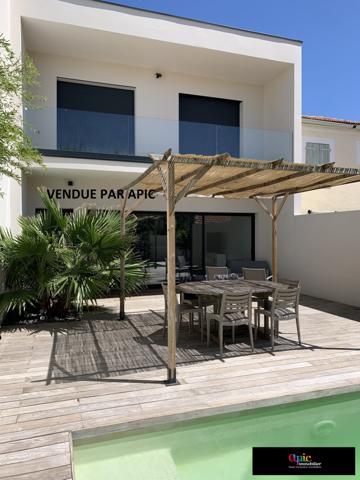 Villa contemporaine T5 avec garage et piscine