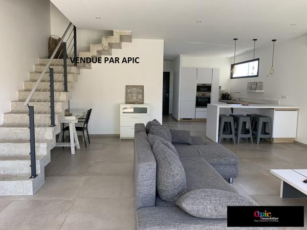 Villa contemporaine T5 avec garage et piscine