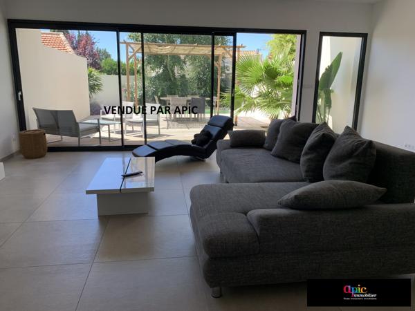 Villa contemporaine T5 avec garage et piscine