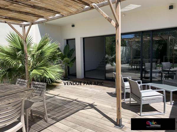Villa contemporaine T5 avec garage et piscine