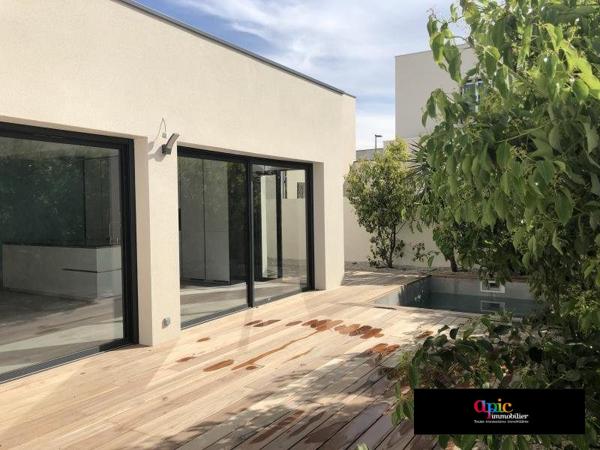 Villa contemporaine T5 avec garage et piscine