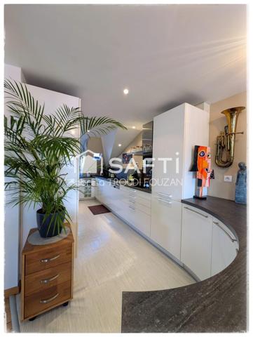 Duplex de standing situé au dernier étage, vue port, entièrement rénové, au cœur du port de Binic,