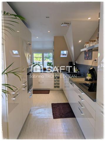 Duplex de standing situé au dernier étage, vue port, entièrement rénové, au cœur du port de Binic,