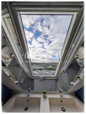 Duplex de standing situé au dernier étage, vue port, entièrement rénové, au cœur du port de Binic,