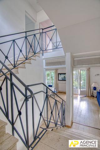 Versailles Butte Montbauron maison 7 pièces 225 m² habitables sur parcelle de 821 m² avec garage 2 voitures 2 250 000 € **  - Référence  28037
