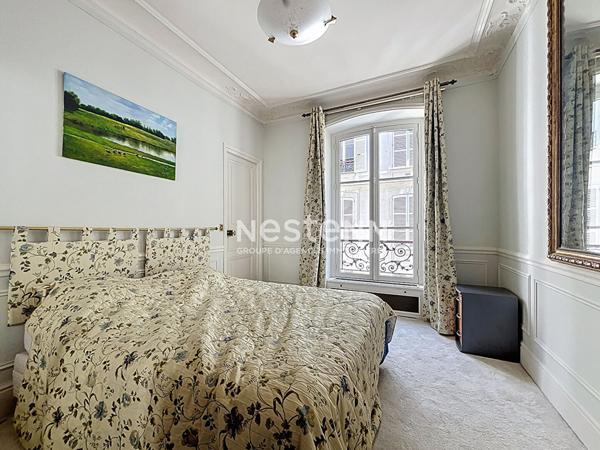 Appartement 5 pièces 164 m² à vendre Paris 8e - Faubourg Saint-Honoré / Champs-Élysées - Charme de l'ancien