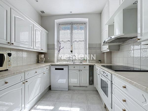 Appartement 5 pièces 164 m² à vendre Paris 8e - Faubourg Saint-Honoré / Champs-Élysées - Charme de l'ancien