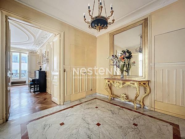 Appartement 5 pièces 164 m² à vendre Paris 8e - Faubourg Saint-Honoré / Champs-Élysées - Charme de l'ancien