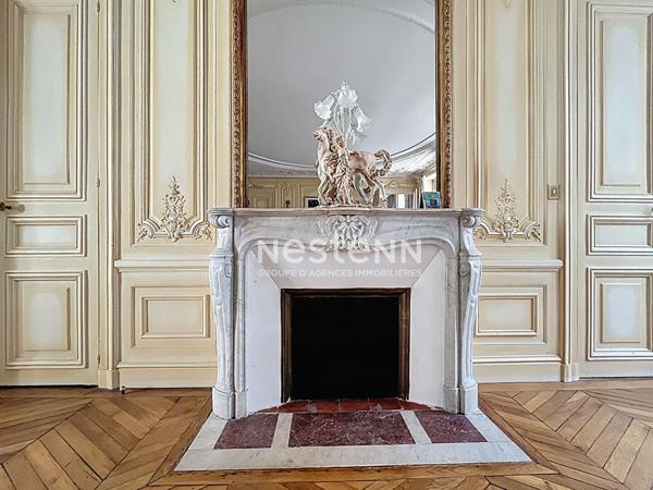 Appartement 5 pièces 164 m² à vendre Paris 8e - Faubourg Saint-Honoré / Champs-Élysées - Charme de l'ancien