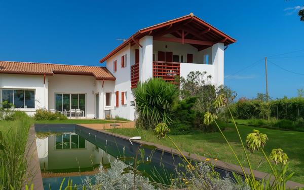 Maison à vendre    7 pièces •  Jatxou