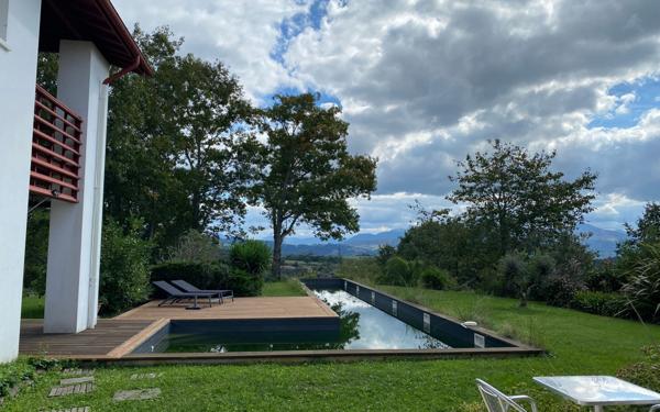 Maison à vendre    7 pièces •  Jatxou