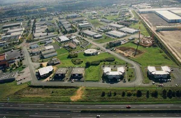 PROCHE DES AXES ROUTIERS A10 /D910 Poitiers ZI République - Bureaux à louer 43 m²