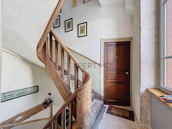 Tournus (71700) TOURNUS – Demeure historique du XVIIe siècle – Charme, élégance et art de vivre bourguignon