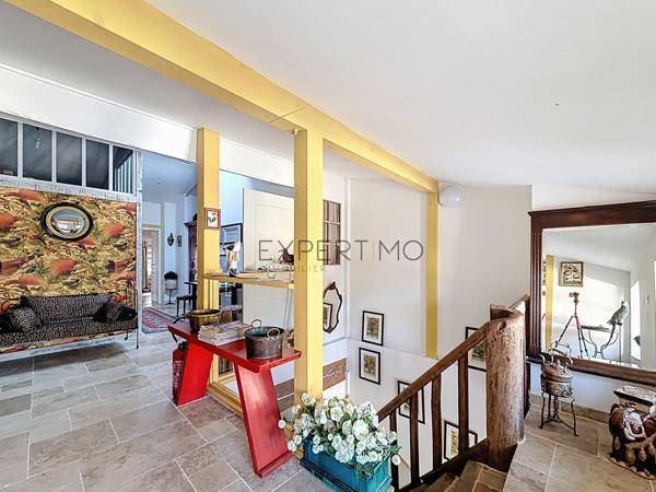 Tournus (71700) TOURNUS – Demeure historique du XVIIe siècle – Charme, élégance et art de vivre bourguignon