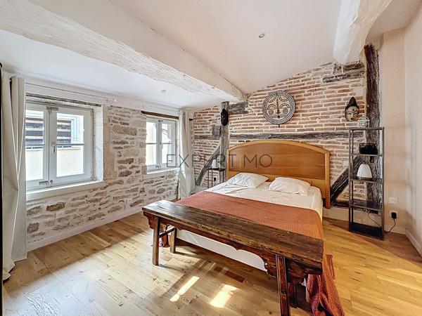 Tournus (71700) TOURNUS – Demeure historique du XVIIe siècle – Charme, élégance et art de vivre bourguignon