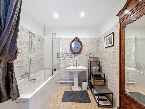 Tournus (71700) TOURNUS – Demeure historique du XVIIe siècle – Charme, élégance et art de vivre bourguignon