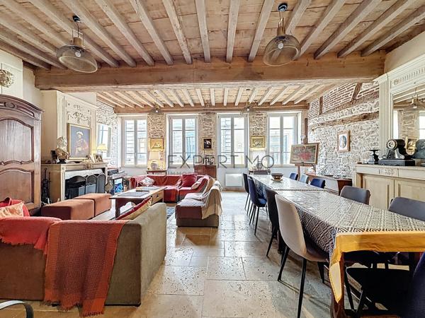 Tournus (71700) TOURNUS – Demeure historique du XVIIe siècle – Charme, élégance et art de vivre bourguignon