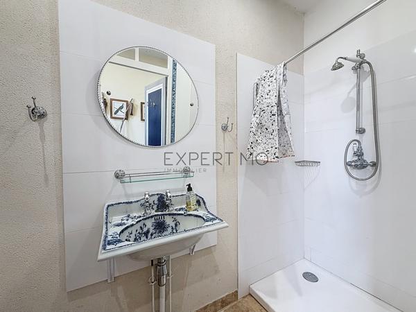 Tournus (71700) TOURNUS – Demeure historique du XVIIe siècle – Charme, élégance et art de vivre bourguignon