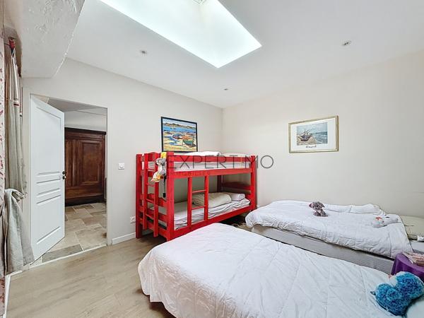 Tournus (71700) TOURNUS – Demeure historique du XVIIe siècle – Charme, élégance et art de vivre bourguignon