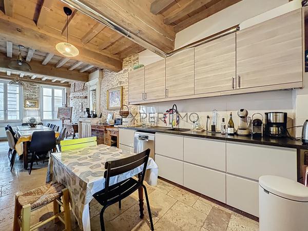 Tournus (71700) TOURNUS – Demeure historique du XVIIe siècle – Charme, élégance et art de vivre bourguignon