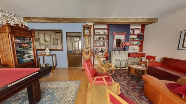 Tournus (71700) TOURNUS – Demeure historique du XVIIe siècle – Charme, élégance et art de vivre bourguignon