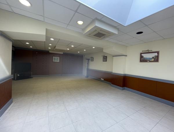 A LOUER - BUREAUX - 430 M2 - 250 M2 - 180 m2 - GUERANDE