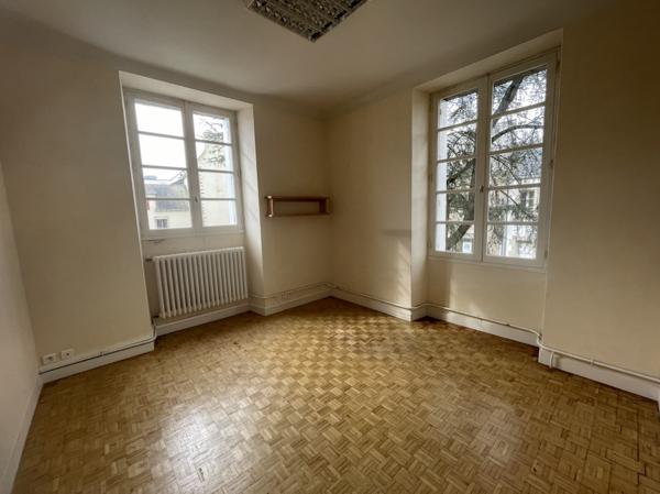 A LOUER - BUREAUX - 430 M2 - 250 M2 - 180 m2 - GUERANDE