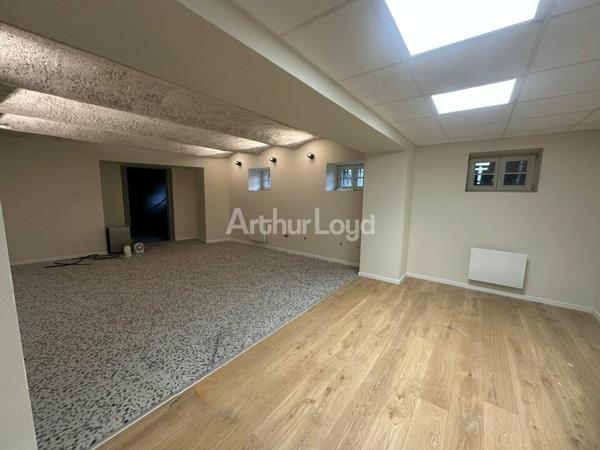 BUREAUX à VENDRE de 1605.59 m²