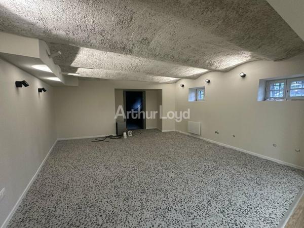 BUREAUX à VENDRE de 1605.59 m²