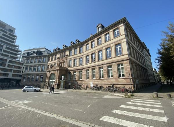 BUREAUX à VENDRE de 1605.59 m²