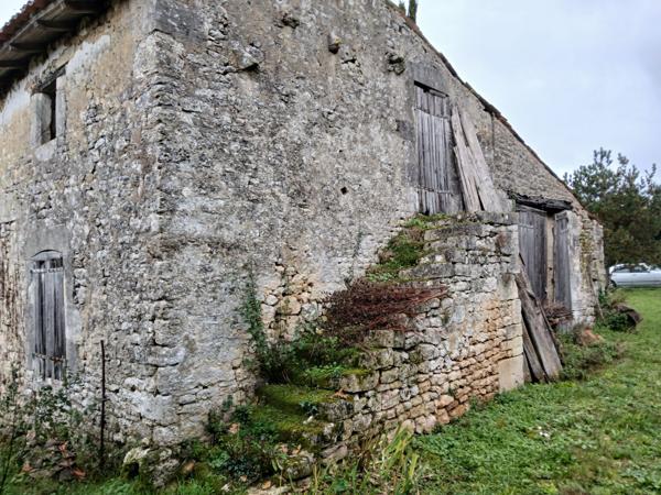 Maison ancienne à rénover à Archingeay