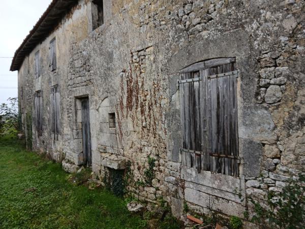 Maison ancienne à rénover à Archingeay
