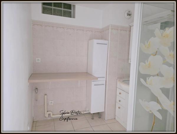 VAUJOURS - Appartement T3 de 72 m3 avec balcon, box et place de parking