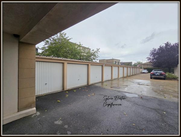VAUJOURS - Appartement T3 de 72 m3 avec balcon, box et place de parking