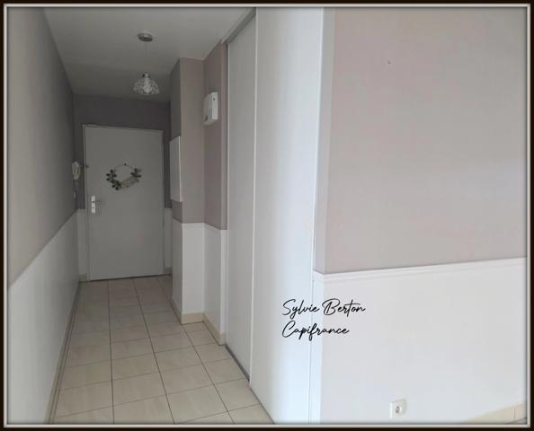 VAUJOURS - Appartement T3 de 72 m3 avec balcon, box et place de parking