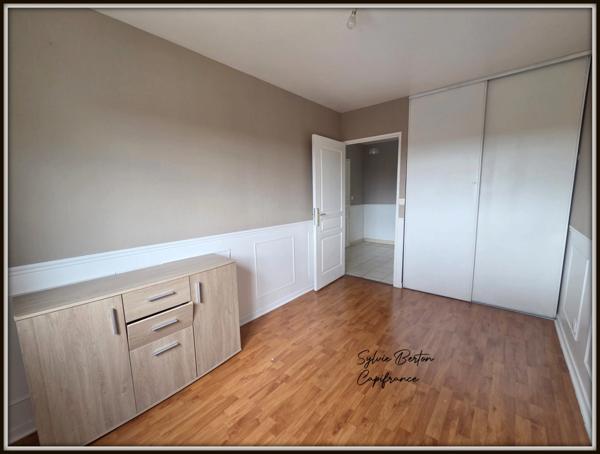 VAUJOURS - Appartement T3 de 72 m3 avec balcon, box et place de parking