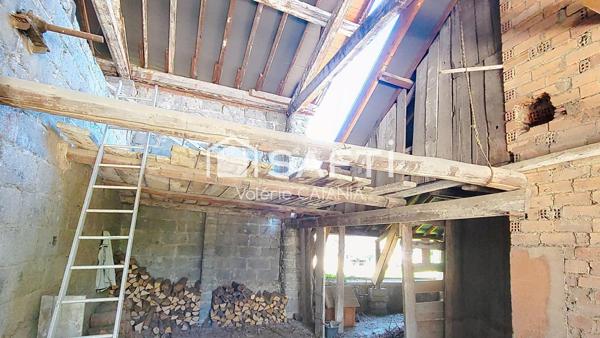 Moirans, Ancien atelier à rénover sur terrain de 1100m²