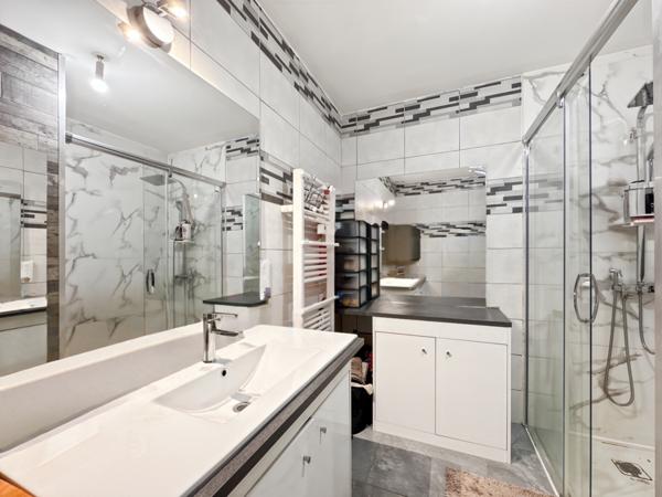 Massieux (01600) Belle maison familiale plain pied de 170 m² avec jardin – Massieux (01600) Possibilité d'un T3 indépendant