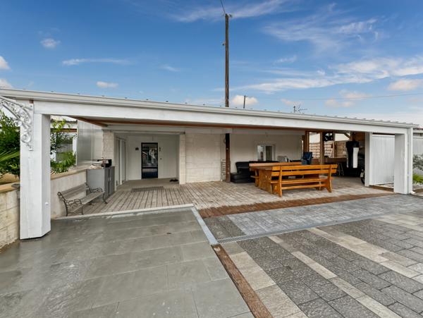 Massieux (01600) Belle maison familiale plain pied de 170 m² avec jardin – Massieux (01600) Possibilité d'un T3 indépendant