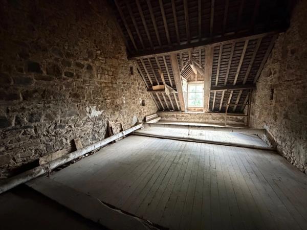 Ancienne école à rénover – Fort potentiel de création de logements – SOULLES (50)