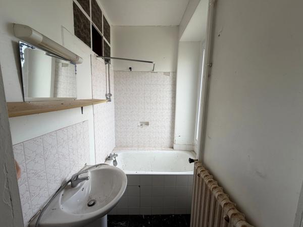 Ancienne école à rénover – Fort potentiel de création de logements – SOULLES (50)