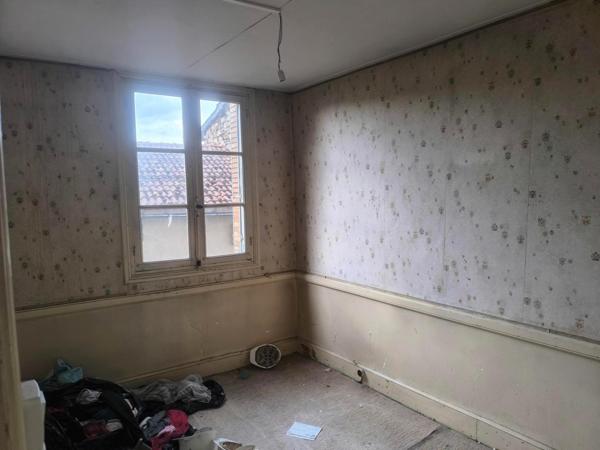 Maison de ville mitoyenne avec garage, beau volume, belle vue