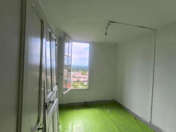 Maison de ville mitoyenne avec garage, beau volume, belle vue