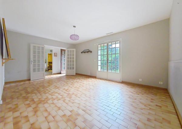 Villa de plain-pied quatre faces dans un quartier résidentiel recherché de Lamalou-les-Bains