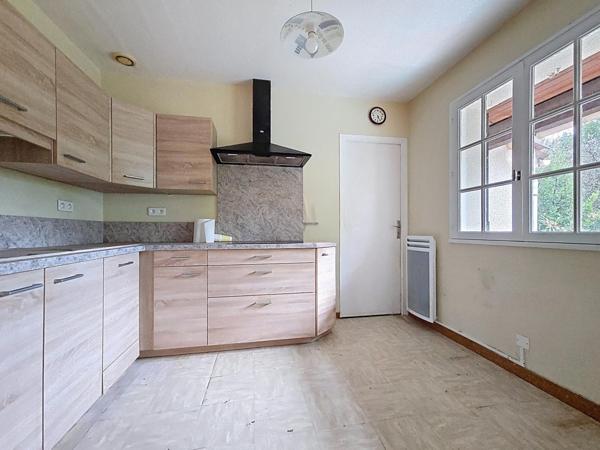 Villa de plain-pied quatre faces dans un quartier résidentiel recherché de Lamalou-les-Bains